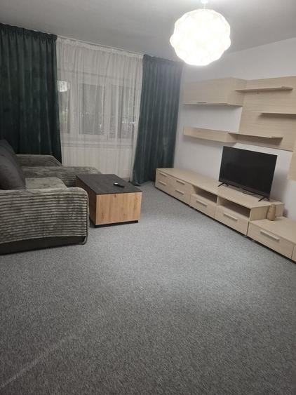 Apartament cu 3 camere decomandat în 1 Mai