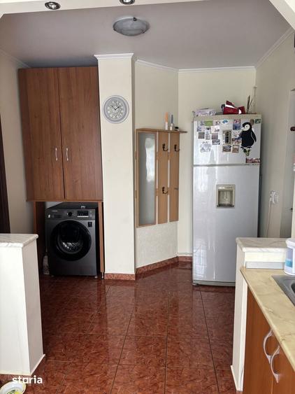 Apartament cu 3 camere semidecomandat în Soarelui