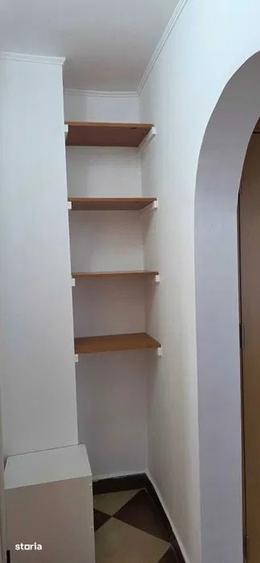 Apartament cu 3 camere decomandat, mobilat în Berceni