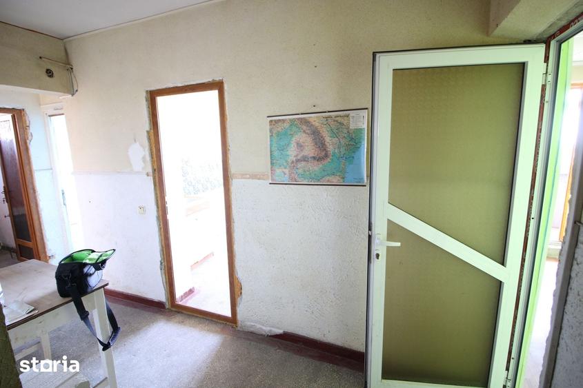 Apartament cu 3 camere decomandat în Micro 20