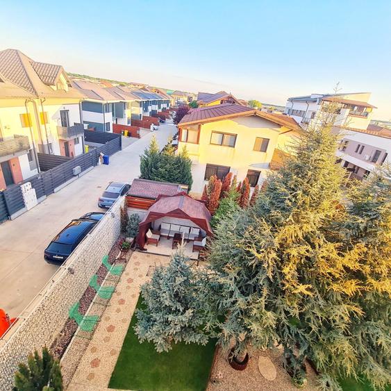 Casă individuală cu 10 camere cu Teren 650 Mp în Otopeni
