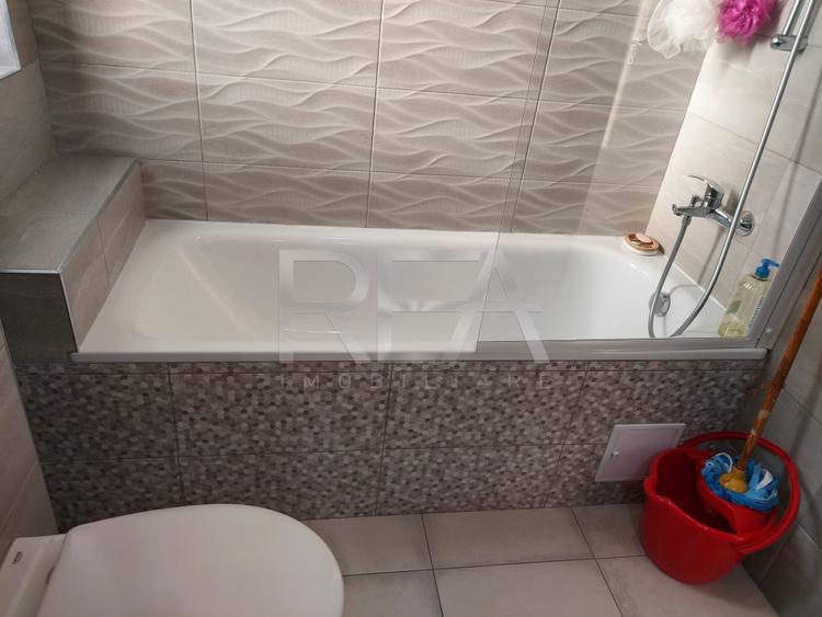 Casă individuală cu 6 camere cu Canalizare în Titan