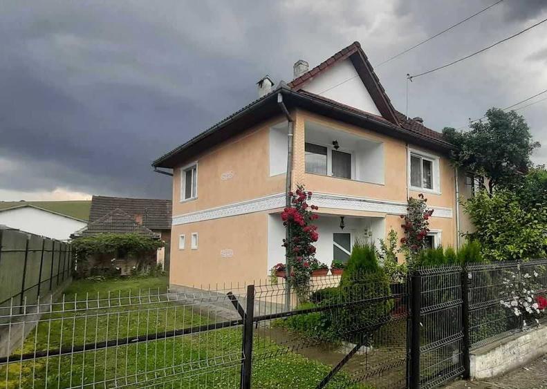 Casă cu 4 camere în Central