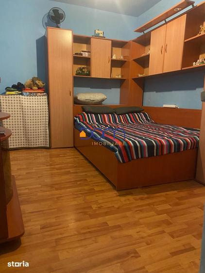 Apartament cu 4 camere decomandat în Central
