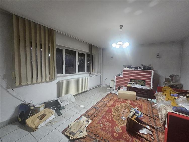 Casă individuală cu 6 camere cu Canalizare în Bucureștii Noi