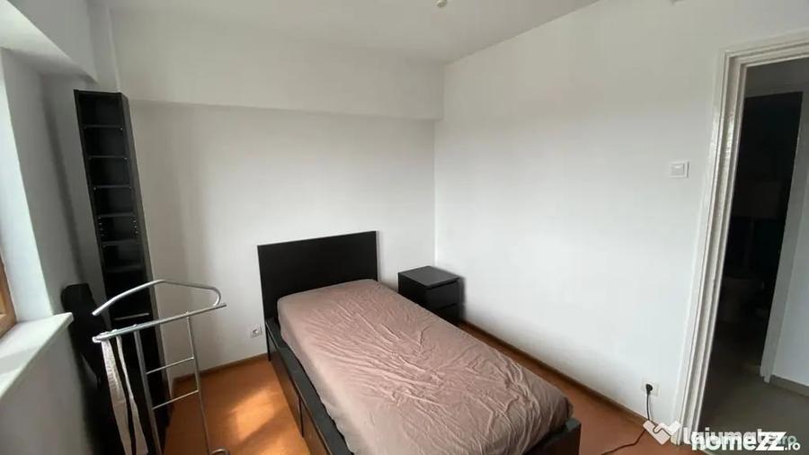 Apartament cu 4 camere decomandat în Romană