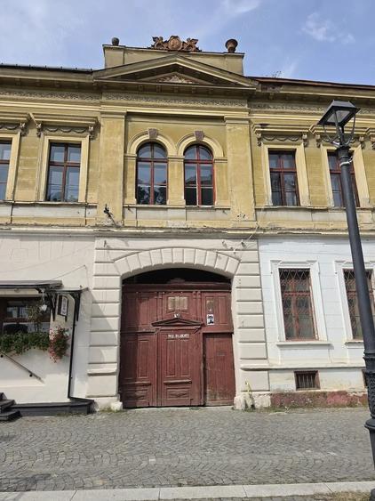 Apartament cu 5 camere semidecomandat în Ultracentral