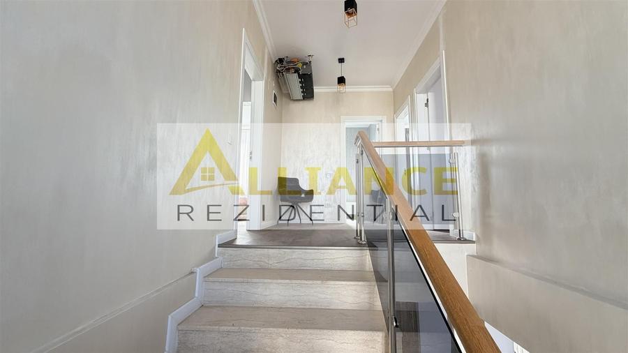 Casă individuală cu 5 camere decomandat cu Canalizare în Berceni