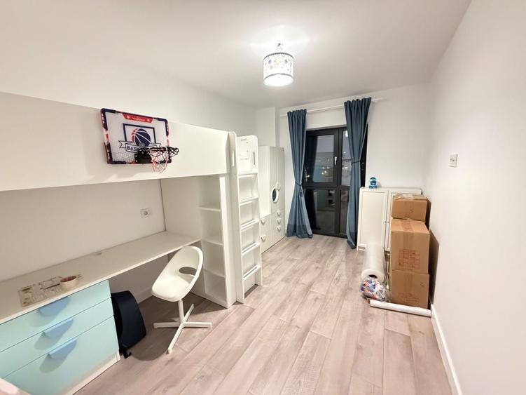 Apartament cu 5 camere decomandat, mobilat în P-ta Presei Libere