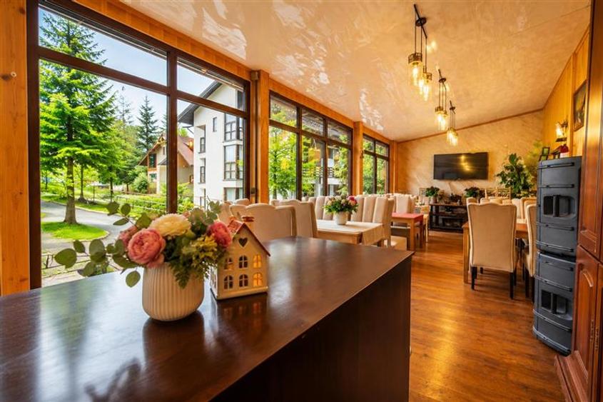 Sectiunea Distinct! Imobiliar& Transfer Business in inima statiunii Poiana Braso - 1