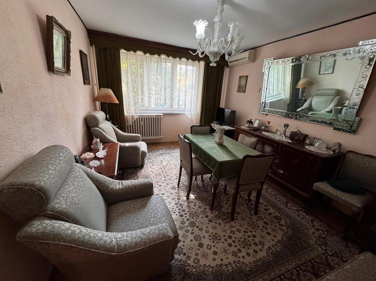 Apartament cu 3 camere decomandat în Berceni