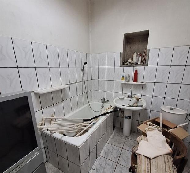 Casă individuală cu 4 camere cu Canalizare în Telechia