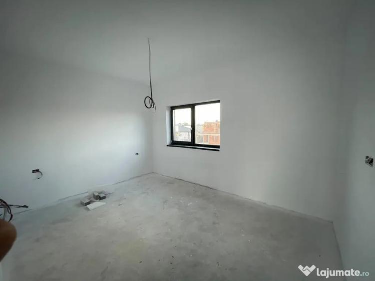 Casă cu 4 camere cu Teren 298 Mp în Urseni