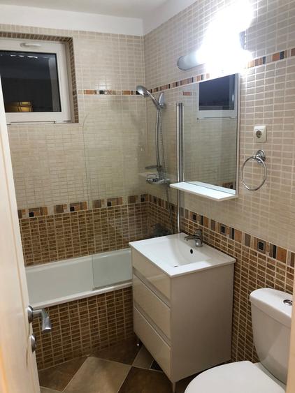 Apartament cu 4 camere decomandat, mobilat în Central