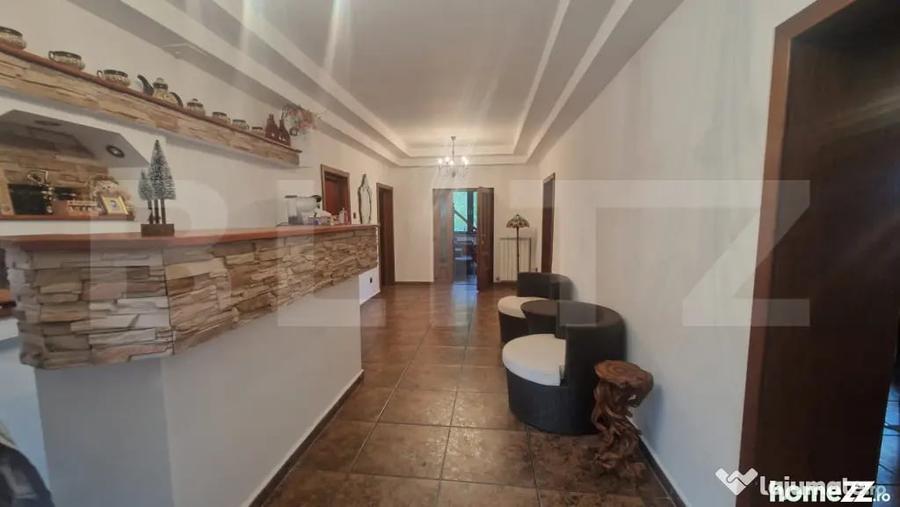 Casă cu 12 camere cu Teren 4780 Mp în Moieciu