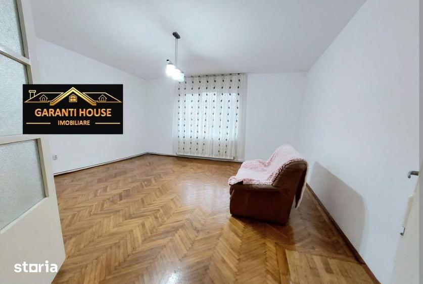 Casă cu 6 camere cu Teren 330 Mp în Progresul