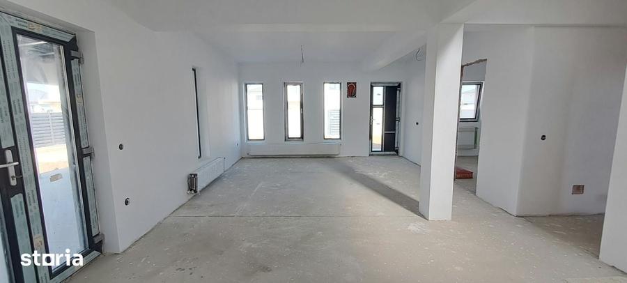 Casă cu 4 camere cu Teren 484 Mp în Joița