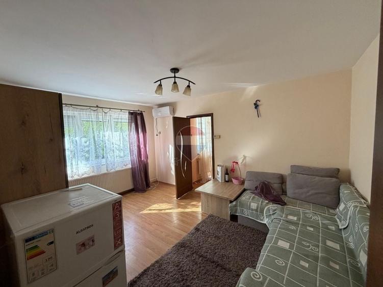 Apartament cu 2 camere nedecomandat, mobilat în Decebal