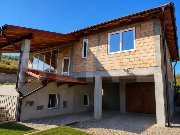 Casa la rosu de vanzare in Livezeni - 2