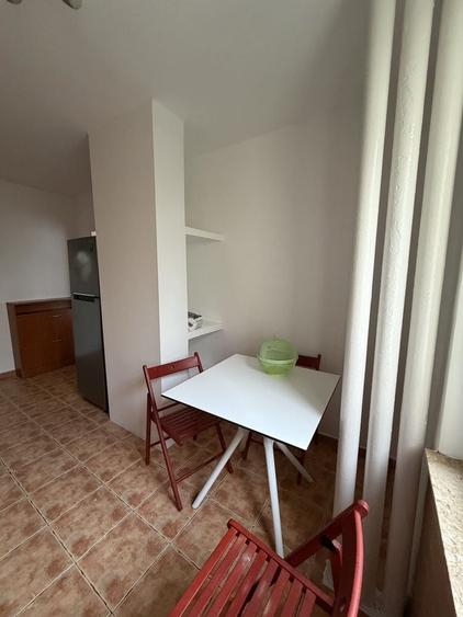 Apartament cu 3 camere semidecomandat în Grivița