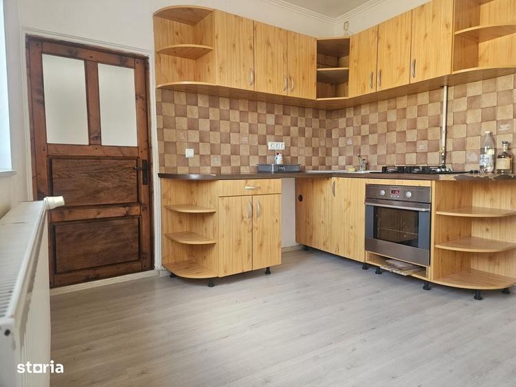 Casă cu 3 camere în Sălard