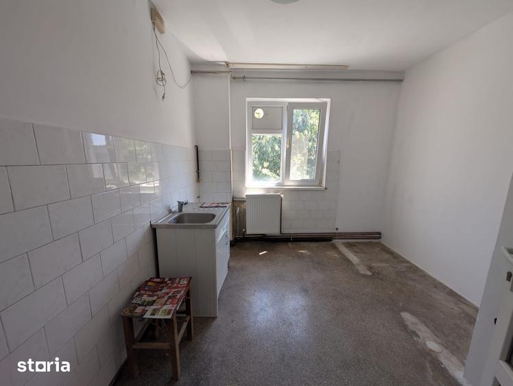 Apartament cu 3 camere decomandat în Vest