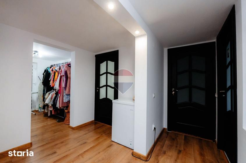 Casă cu 5 camere cu Teren 1800 Mp în Călinești