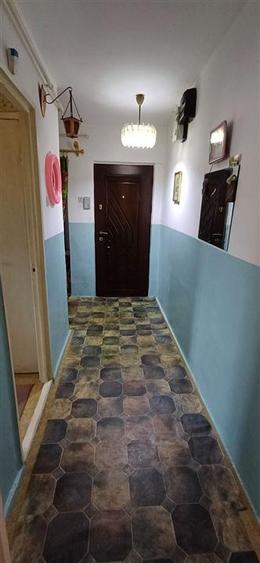 Apartament cu 3 camere decomandat în Ștefan cel Mare