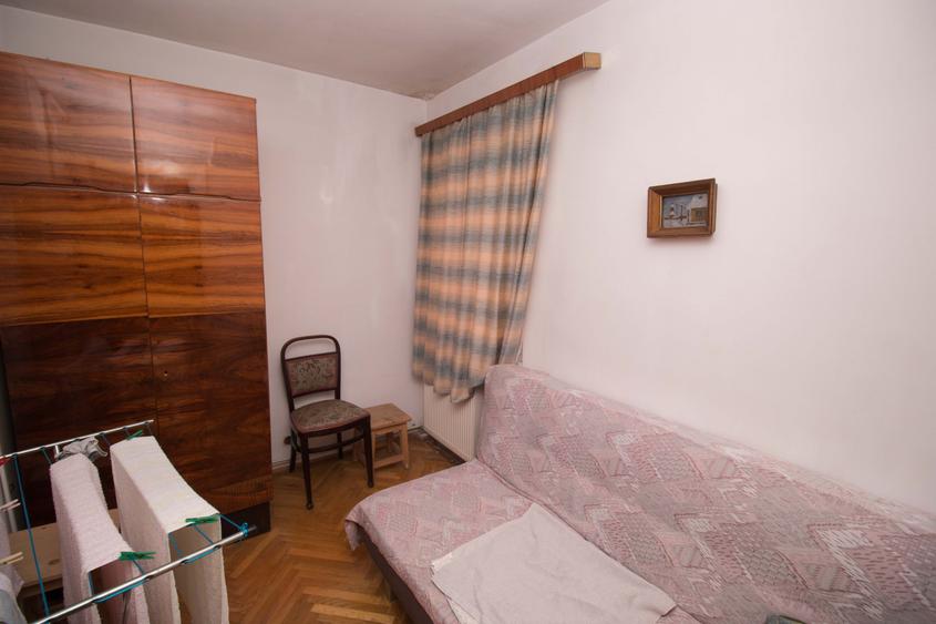 Apartament cu 4 camere decomandat, mobilat în Central