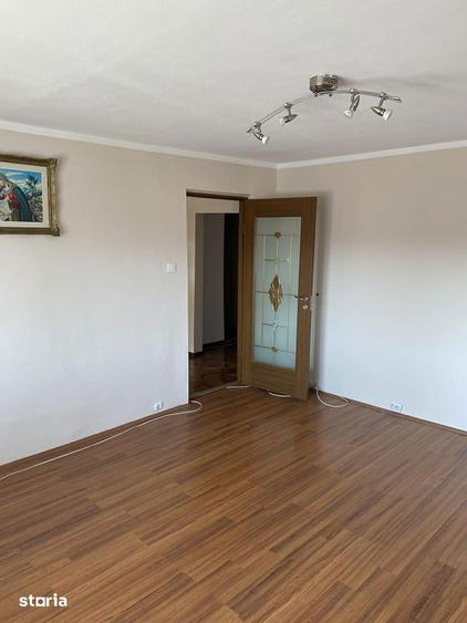 Apartament cu 3 camere decomandat în Micro 16
