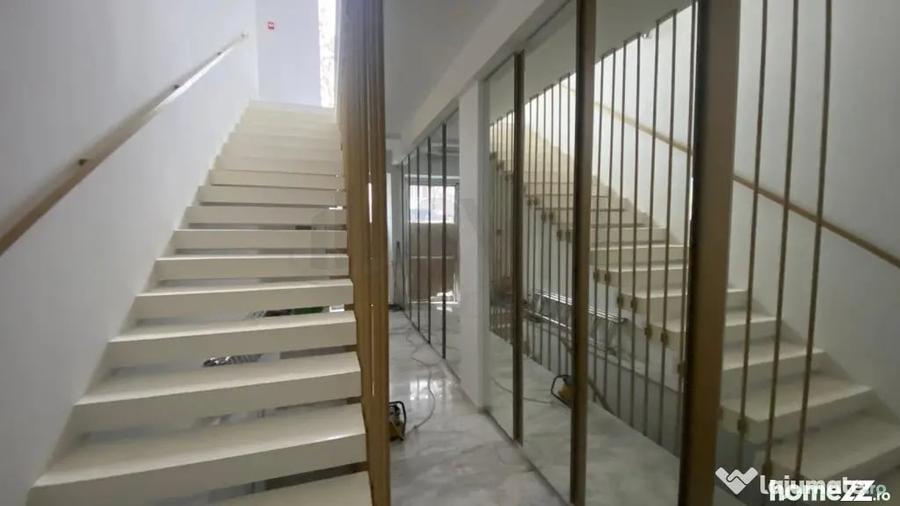 Casă cu 7 camere cu Teren 268 Mp în Dorobanți