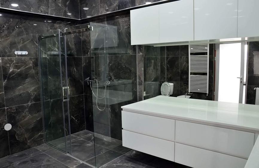 Penthouse cu 3 camere decomandat în Hipodrom 3