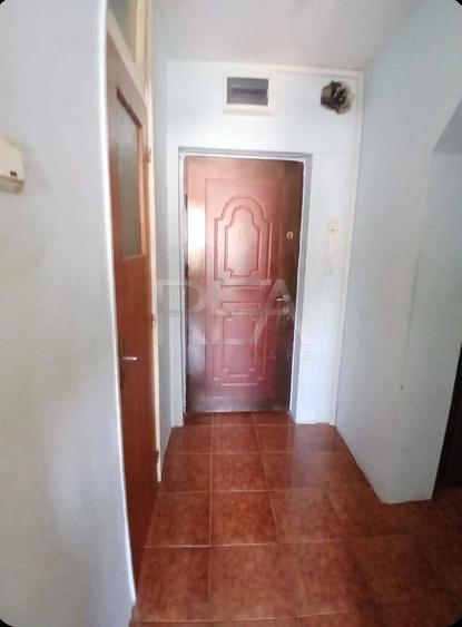 Apartament cu 3 camere semidecomandat, mobilat în Berceni