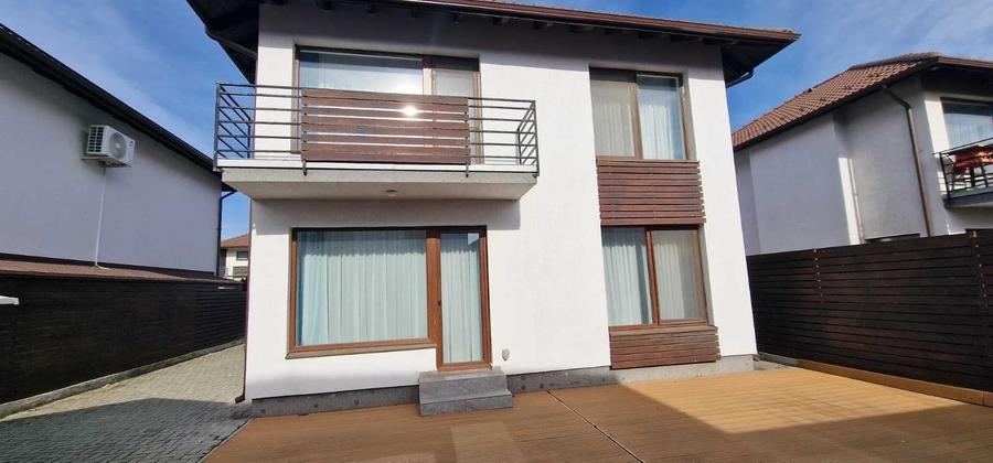 Casă cu 4 camere cu Teren 300 Mp în Central