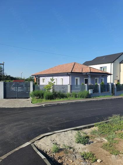 Casă cu 3 camere cu Teren 462 Mp în Central