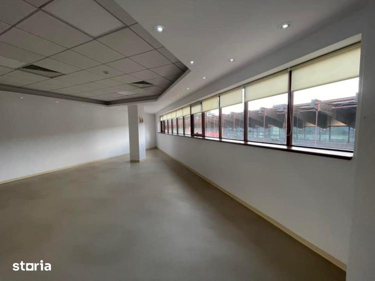 Spațiu comercial, de 339 mp, în Podu Roș