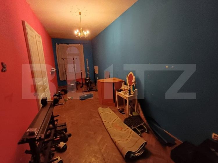 Casă individuală cu 6 camere cu Canalizare în Central