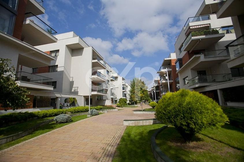 Apartament cu 4 camere decomandat, mobilat în Capitale