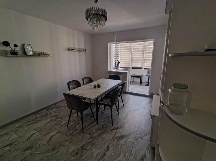 Apartament cu 4 camere decomandat în Central