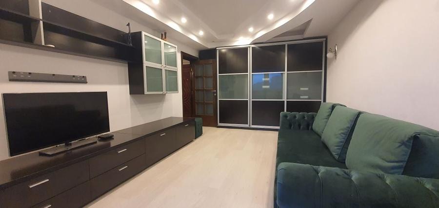 Apartament cu 3 camere decomandat în Tineretului