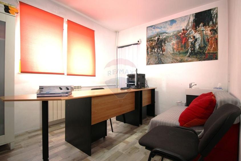 Casă individuală cu 7 camere cu Teren 245 Mp în Drumul Taberei