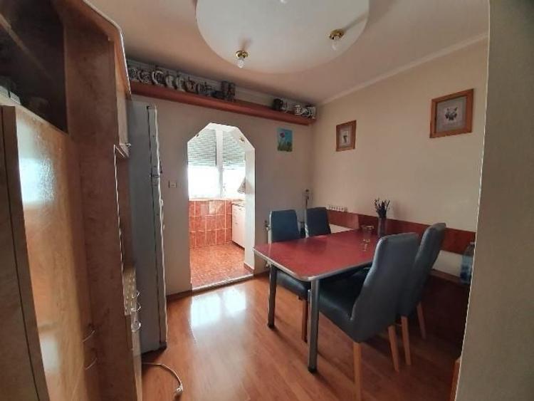 Apartament cu 3 camere decomandat în Gepiș
