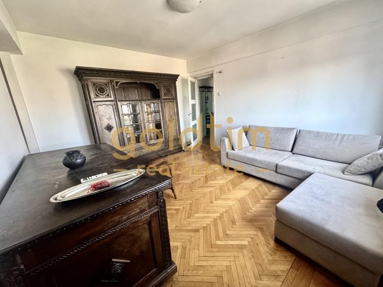 Apartament cu 3 camere semidecomandat în Kogălniceanu