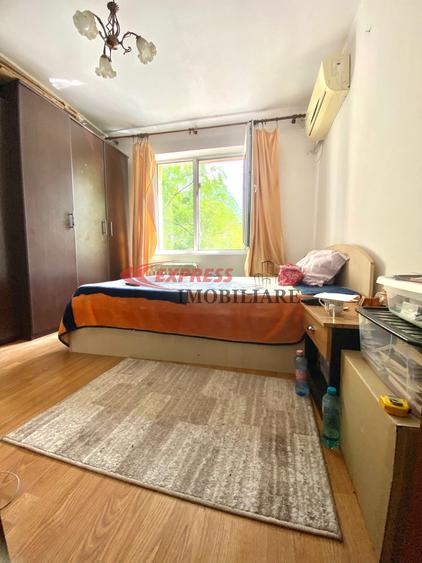 Apartament cu 3 camere decomandat în Dristor