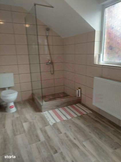 Casă cu 4 camere cu Teren 1100 Mp în Poiana