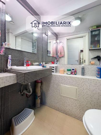 Apartament cu 3 camere decomandat, mobilat în Casa de Cultură