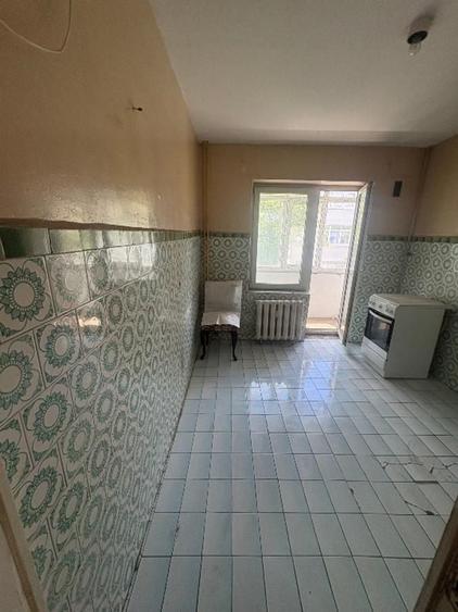 Apartament cu 3 camere decomandat în Dristor