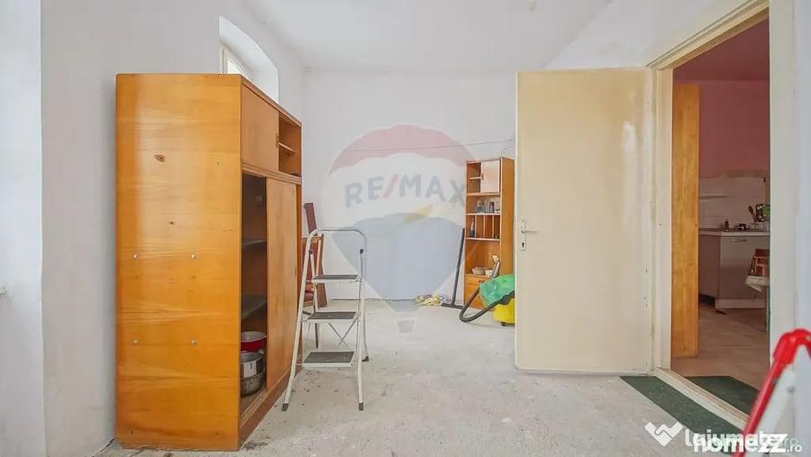 Casă cu 5 camere cu Teren 5417 Mp în Prejmer