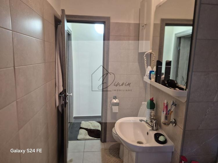 Apartament cu 3 camere decomandat, mobilat în Tei