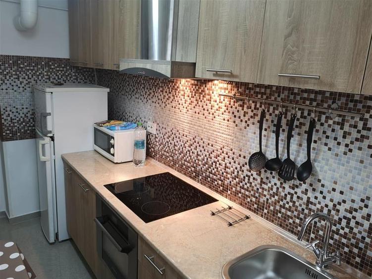 Apartament cu 2 camere decomandat, mobilat în Piața Unirii